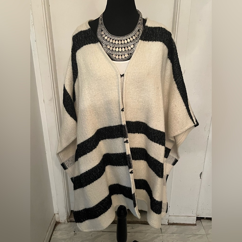Alice + Olivia Striped Black and Cream Women's cape NWT